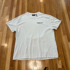 FEAR OF GOD ESSENTIALS WHITE FLOWER TEE